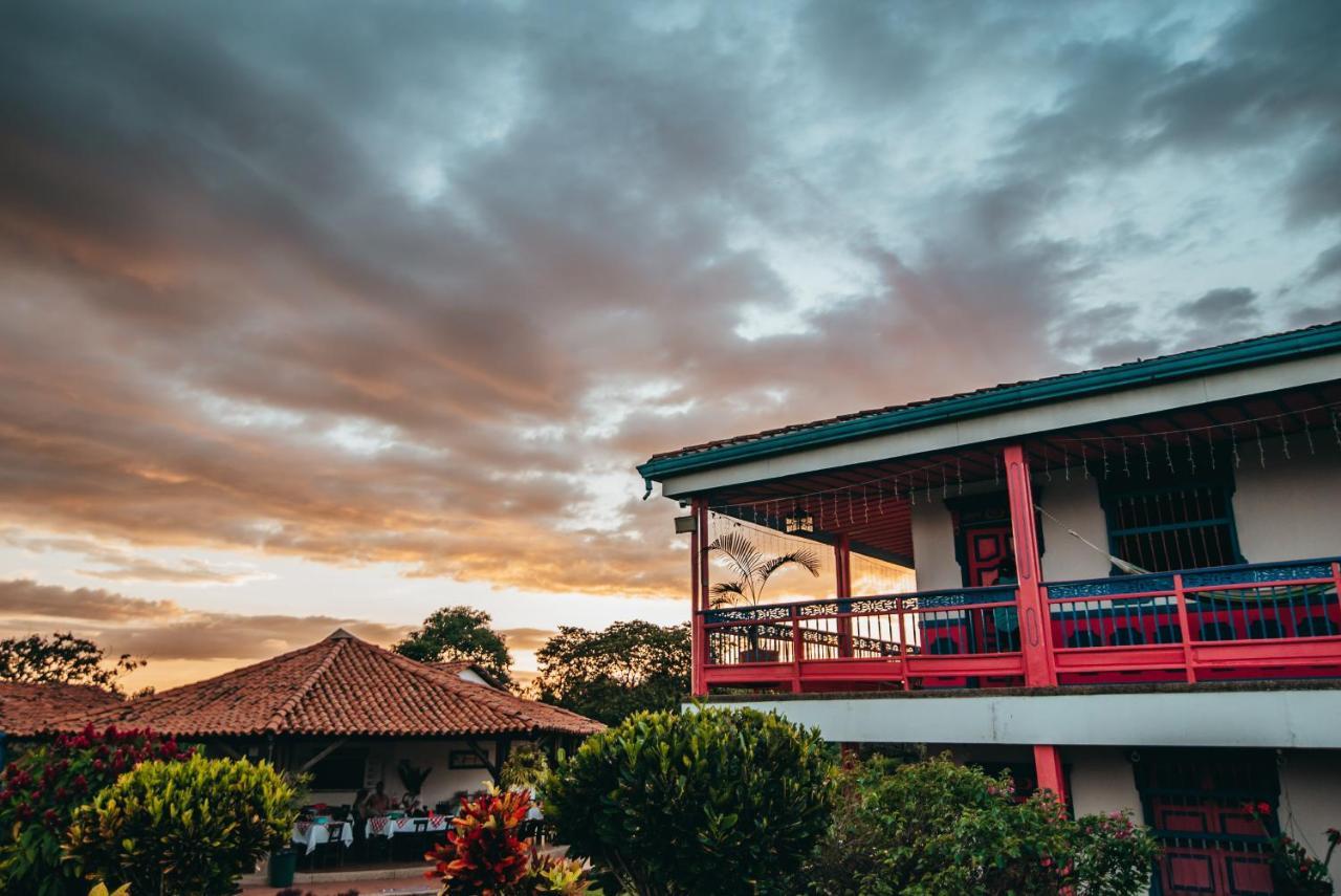 Hotel Arrayanes Del Quindio Монтенегро Экстерьер фото
