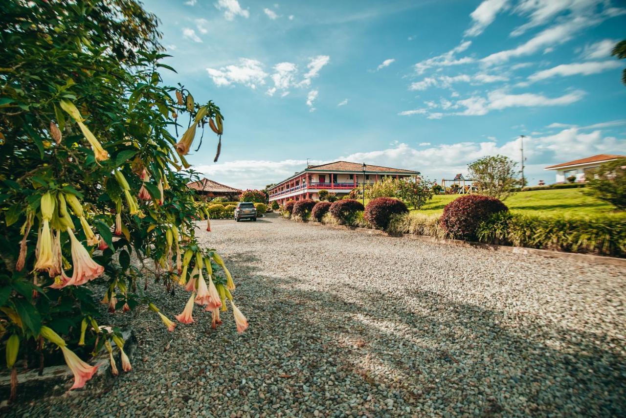 Hotel Arrayanes Del Quindio Монтенегро Экстерьер фото